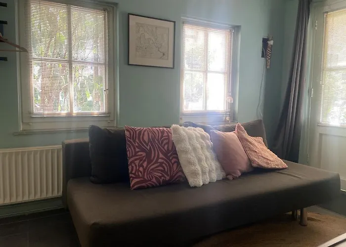 Holiday home Knus Bakkershuisje